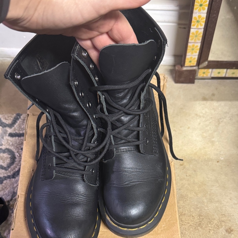 Dr.Marten black Leather Lace-Up Boots - Picture 7 of 10